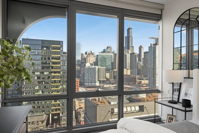 Building Photo - 164 N Peoria St