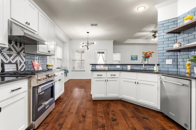 Building Photo - 3700 Linden Ave