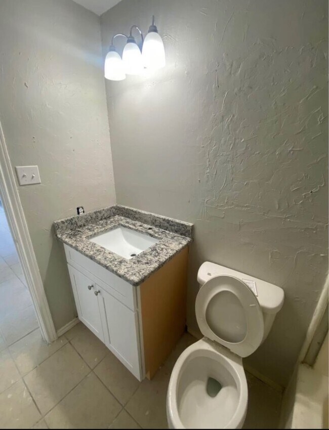 Building Photo - 4139 Stoneridge Dr