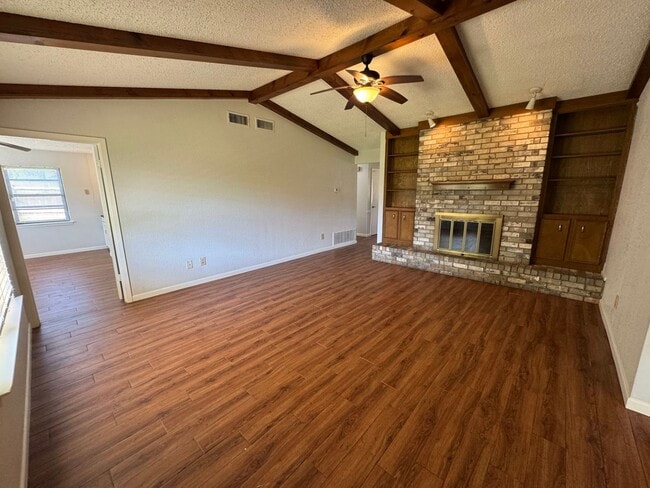 Building Photo - 807 Bass Cir