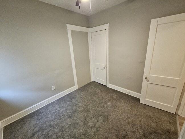 Building Photo - 2032 W 98th St