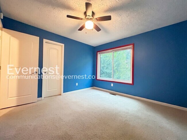 Building Photo - Beautiful 4 Bed/3 Bath Home with 3 Car Garage / Available Now!