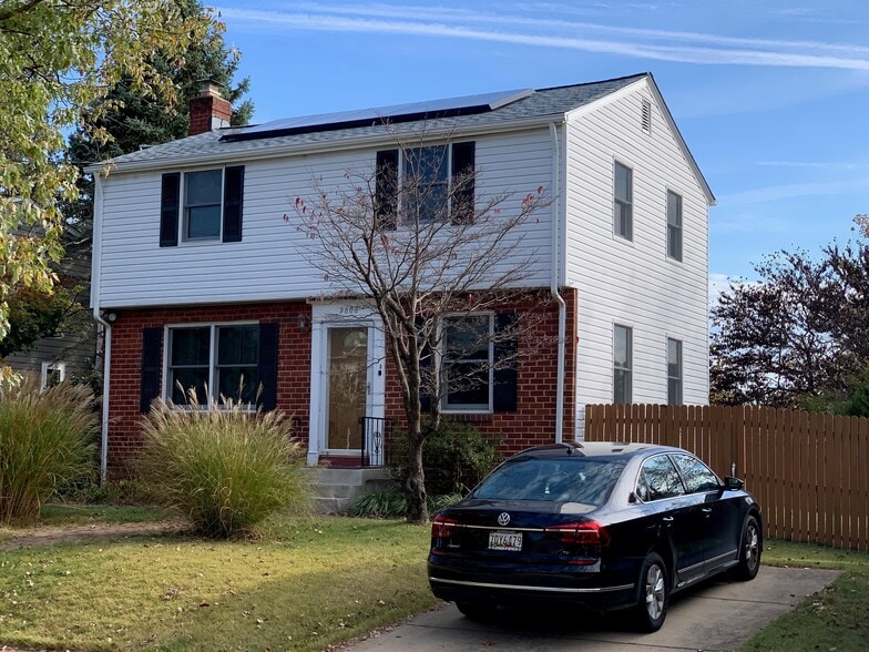 Building Photo - 5608 Lone Oak Dr