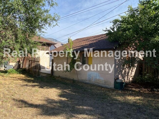 Building Photo - 341 N 400 W St