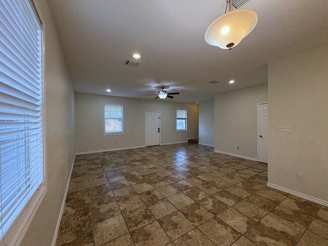 Building Photo - 1601 Lenert Cir