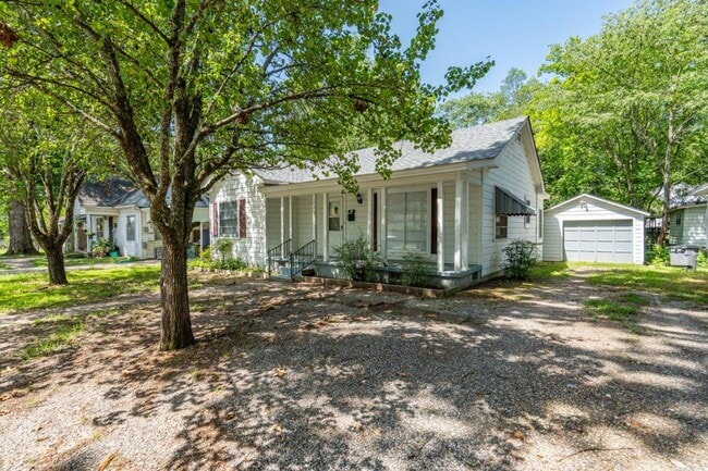 Building Photo - 102 Chitwood St