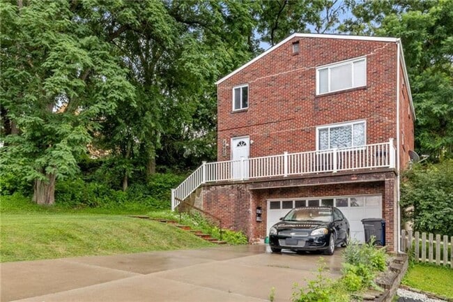 Building Photo - 2897 Leola Ave