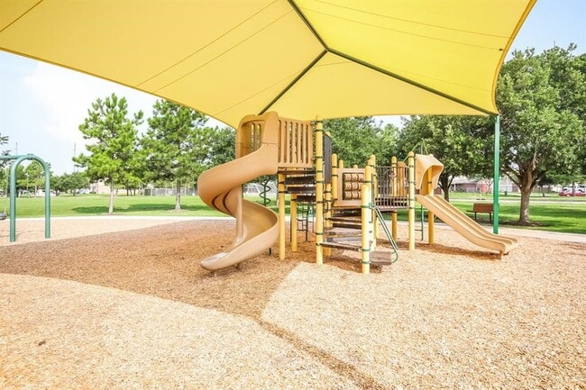 Building Photo - 8219 Ivy Wood Ct