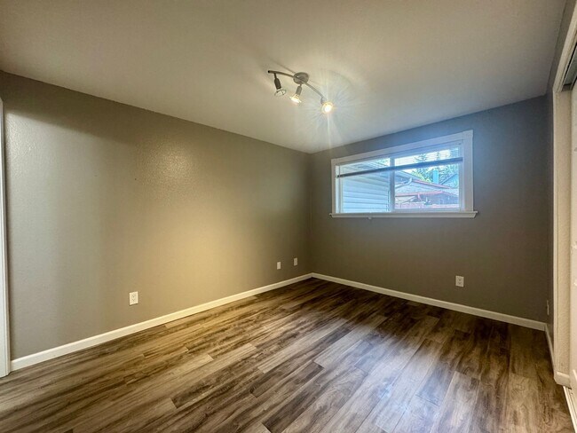 Building Photo - 2 Week Move In Special - 3 Bedroom, 2 Bath...