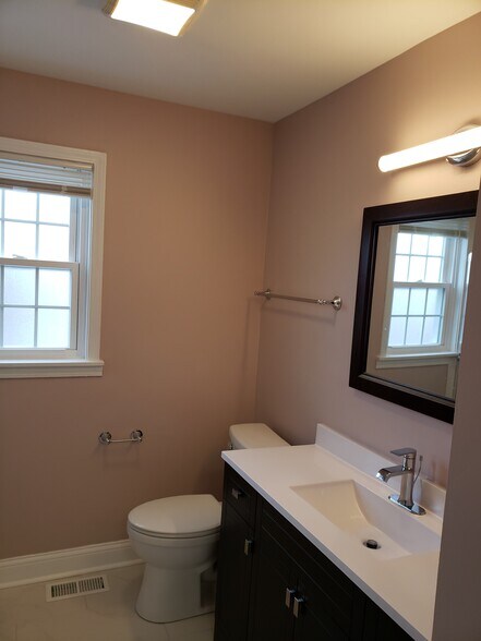 Building Photo - 2142 Rugen Rd