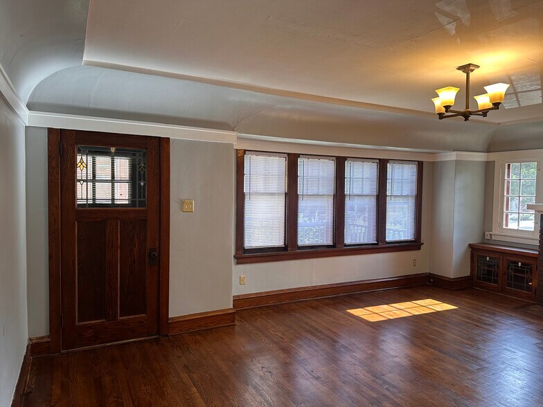 Building Photo - 7526 Lincoln Pl