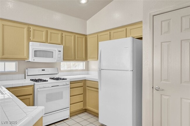Building Photo - 9740 Bootstrap