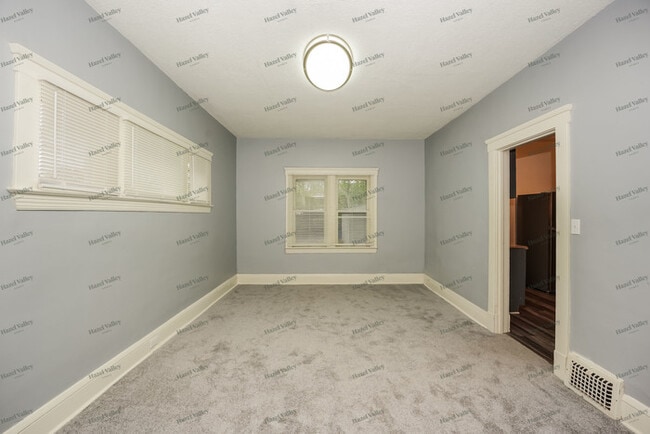 Building Photo - 912 Yellowstone Rd