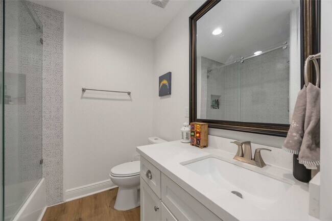 Building Photo - 2011 De Milo Dr