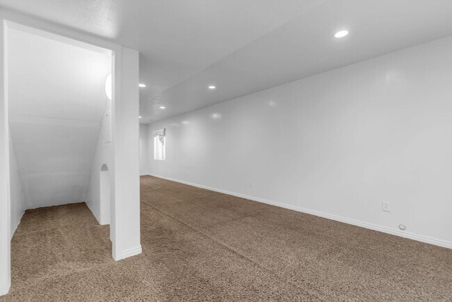 Building Photo - Beautiful 4 Bedroom 2.5 Bath Home in Lehi near Thanksgiving Point!