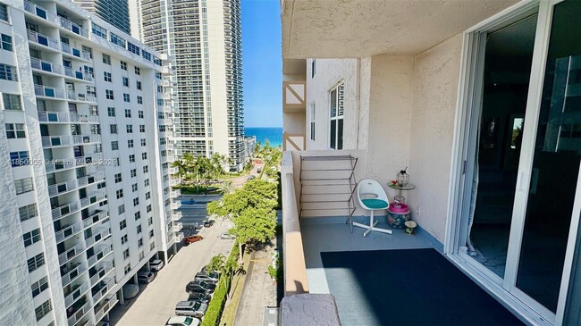 Building Photo - 1865 S Ocean Dr