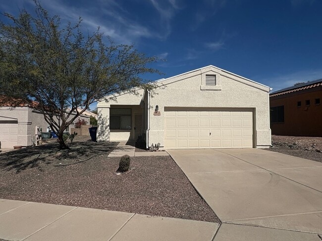 Building Photo - 3 Bed 2 Bath Rita Ranch Home