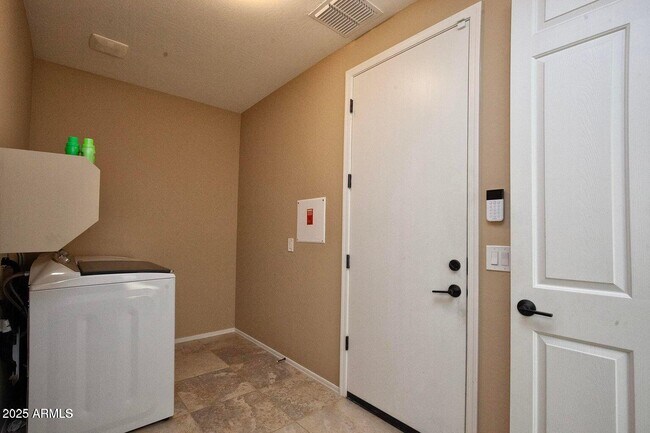 Building Photo - 21883 N 263rd Dr