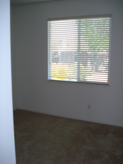 Building Photo - NICE 2-STORY HOME IN GATED COMMUNITY!