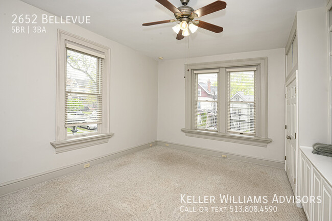 Building Photo - 2652 Bellevue-