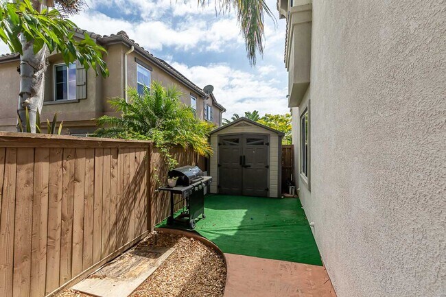Building Photo - Beautiful Oceanside Cul-De-Sac Home!