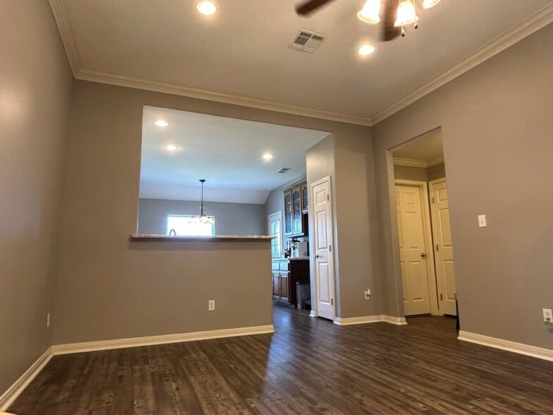Building Photo - 411 Mason Cir