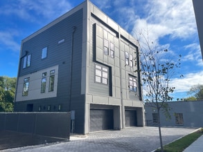 Building Photo - 107 E 9th St