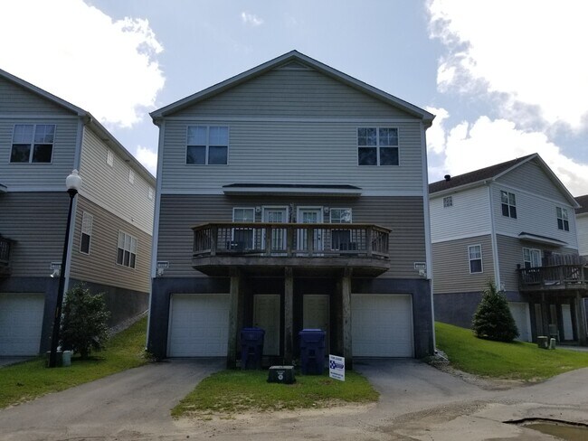 Building Photo - 300 Sea Knight Ln