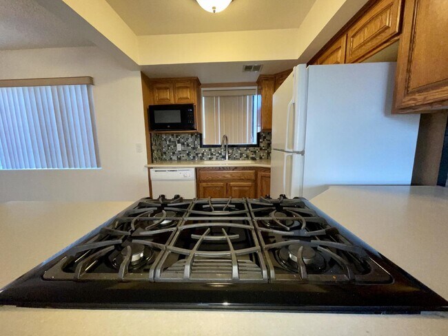 Building Photo - New Flooring, no carpet. 2bed 2bath Gated Community with a Swimming Pool