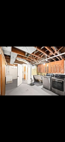 Building Photo - 445 E Oxford St