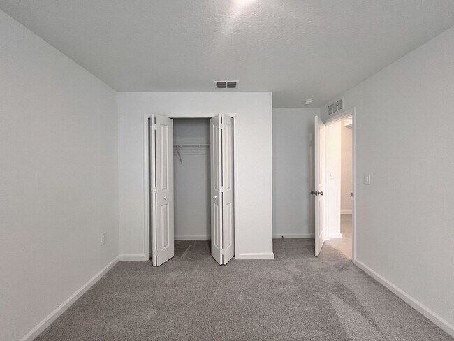 Building Photo - 2240 Crown Rock Blf Dr