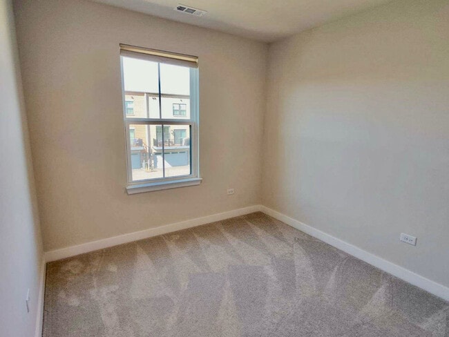 Building Photo - 319 Elm Ct.