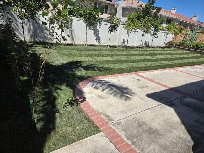 Building Photo - Spacious Home for Rent with Fresh Upgrades...