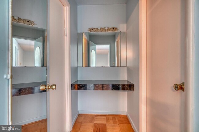 Building Photo - 7304 Park Village Ct
