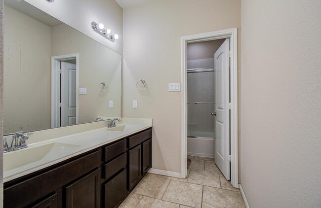 Building Photo - 3243 Aegean Dr