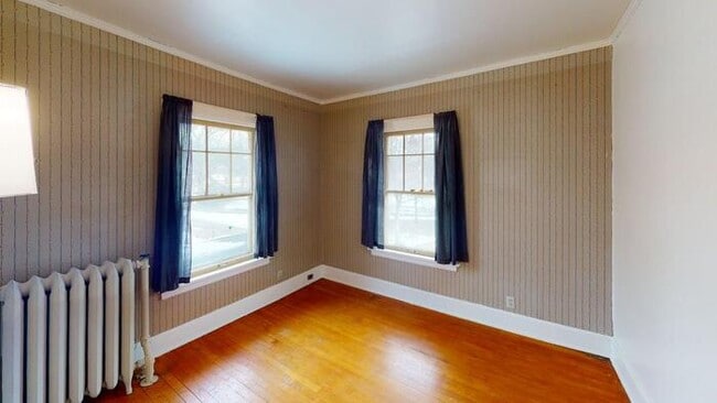 Building Photo - 206 W Custer Park St