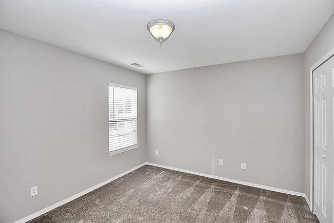 Building Photo - Large 4BD/2.5BA Home in Cabarrus Crossing!