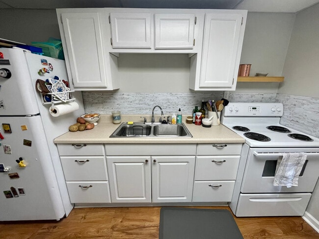 Building Photo - 1080 Huntington Trce SE