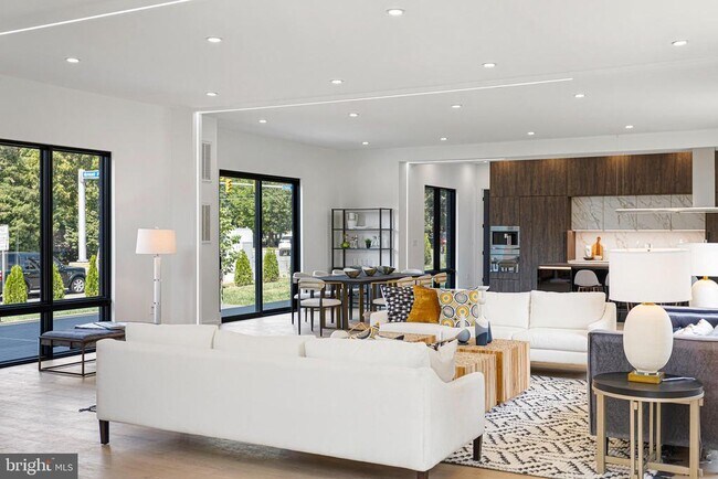 Building Photo - 1733 Chain Bridge Rd