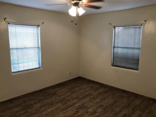 Building Photo - 1419 E Hedrick Dr