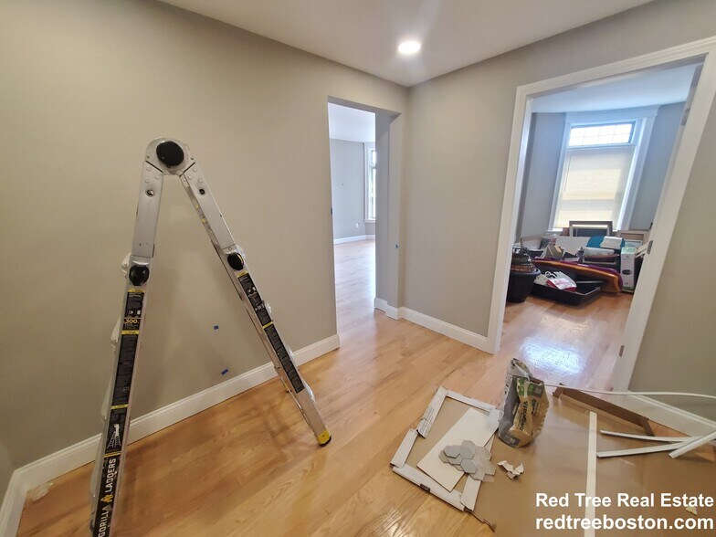 Building Photo - 1914 Beacon St