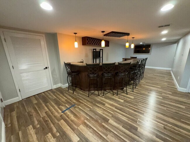Building Photo - 2845 Stratfield Ct