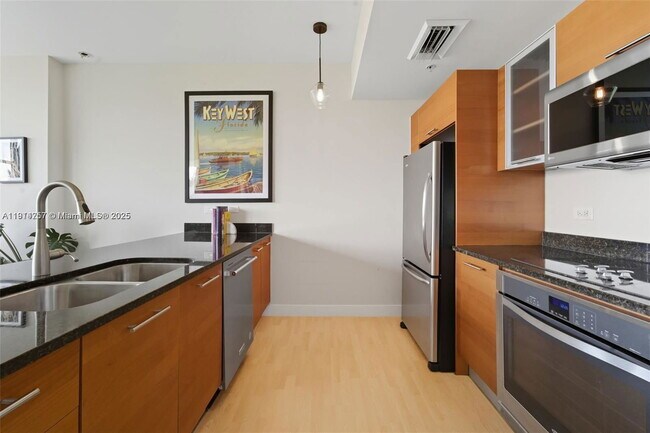 Building Photo - 3451 NE 1st Ave