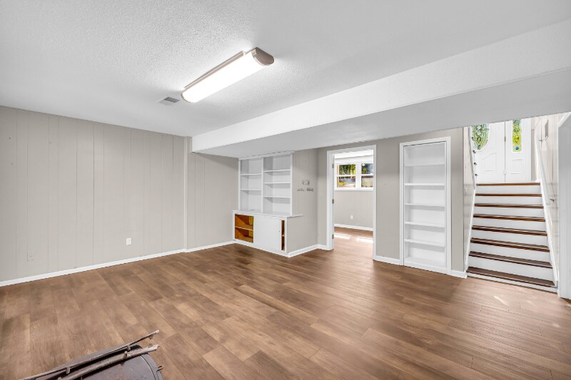Building Photo - 360 Round Table Rd
