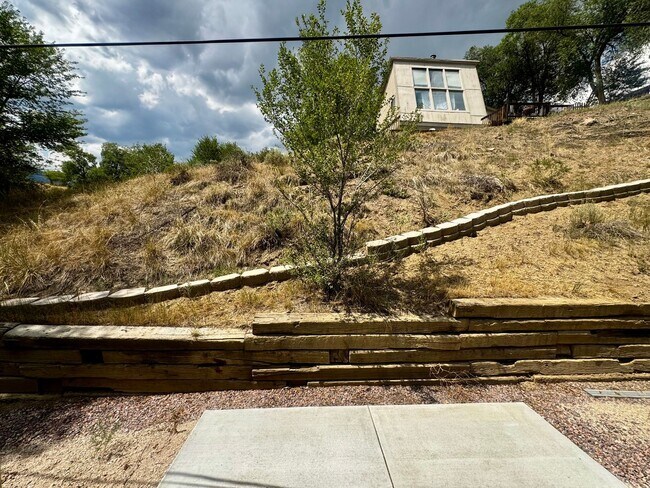 Building Photo - 603 Manitou Blvd
