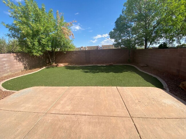 Building Photo - Close to Downtown Summerlin. 3 bed/2.5 bat...