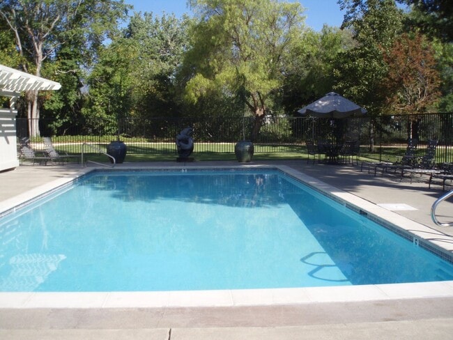 Building Photo - Upstairs One Bedroom located in walking distance to the Sonoma Plaza!