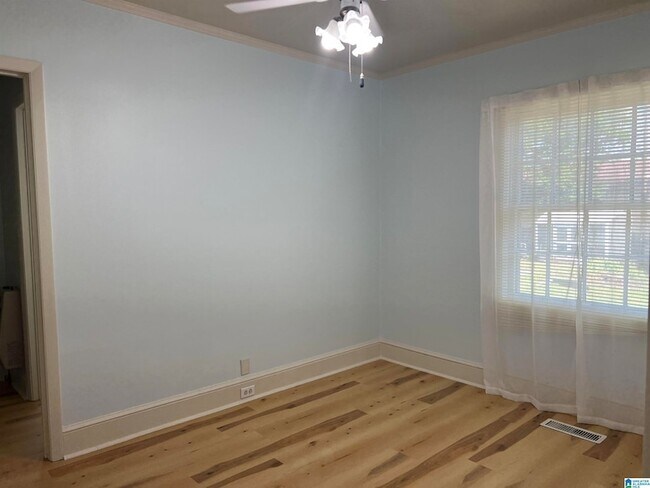 Building Photo - 605 North St E