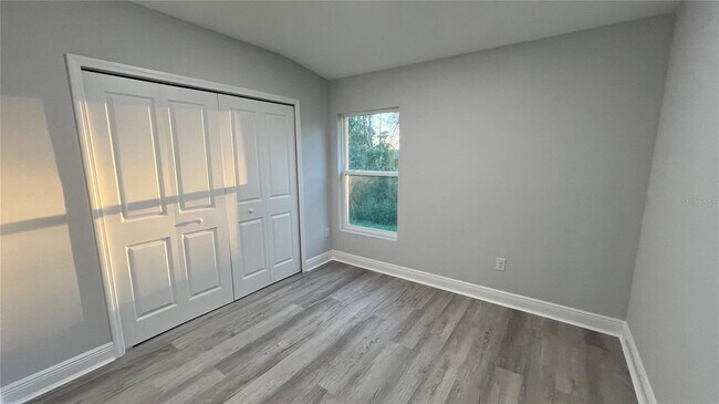 Building Photo - 509 Renault Ave