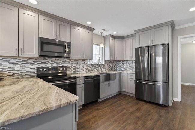 Building Photo - 3016 Aaron Dr